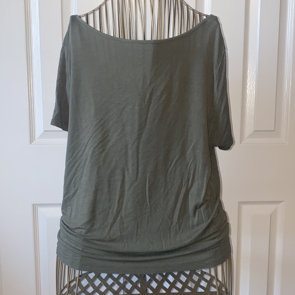 AEO Green Buttoned Top - Picture 3 of 4